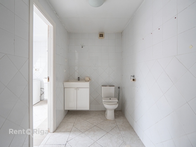 Sludinājumi. Bijušās hosteļa telpas Jēkaba kazarmās. Iespējams izveidot arī biroju.  Telpu lietošanas kods: Cena: 2356 EUR/mēn Foto #7