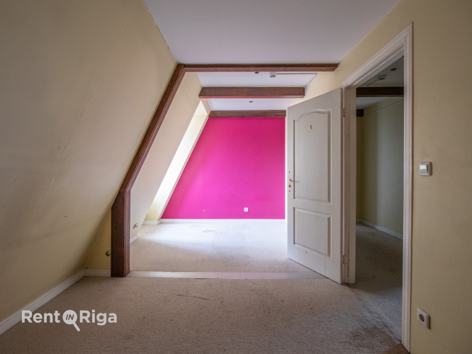 Sludinājumi. Bijušās hosteļa telpas Jēkaba kazarmās. Iespējams izveidot arī biroju.  Telpu lietošanas kods: Cena: 2356 EUR/mēn Foto #6