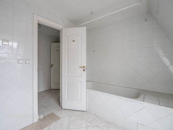 Sludinājumi. Bijušās hosteļa telpas Jēkaba kazarmās. Iespējams izveidot arī biroju.  Telpu lietošanas kods: Cena: 2356 EUR/mēn Foto #9