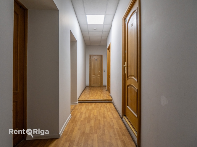 Sludinājumi. Pārdod komercīpašumu Lastādijas ielā.  Piedāvājumā ēkas daļa ar ērtu un funkcionālu plānojumu un Cena: 1.05e+06 EUR Foto #5