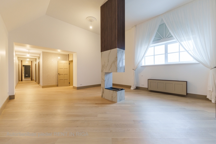 Sludinājumi. Pārdošanā tiek piedāvāts plašs mansarda dzīvoklis 6. stāvā, kas nodrošina ērtu dzīvesveidu un Cena: 630000 EUR Foto #9