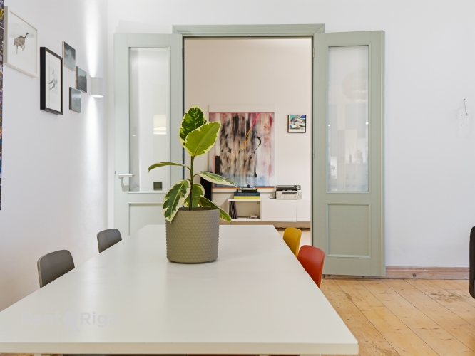 Sludinājumi. Tiek pārdots gaumīgs 5-istabu ģimenes dzīvoklis Skandināvu minimālisma stilā. Dzīvoklis ir ideāli Cena: 360000 EUR Foto #2