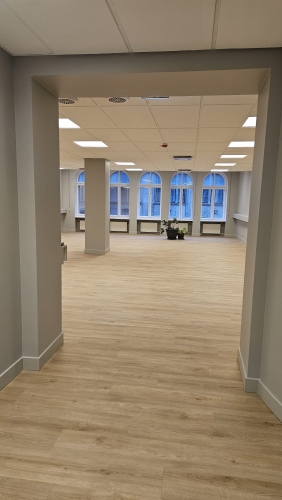 Объявление. Biroja telpas labi uzturētā biroju ēkā Meierovica bulvārī 16, minūtes gājiena attālumā no Laimas Цена: 1414 EUR/мес. Foto #2