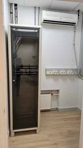 Объявление. Biroja telpas labi uzturētā biroju ēkā Meierovica bulvārī 16, minūtes gājiena attālumā no Laimas Цена: 1414 EUR/мес. Foto #9