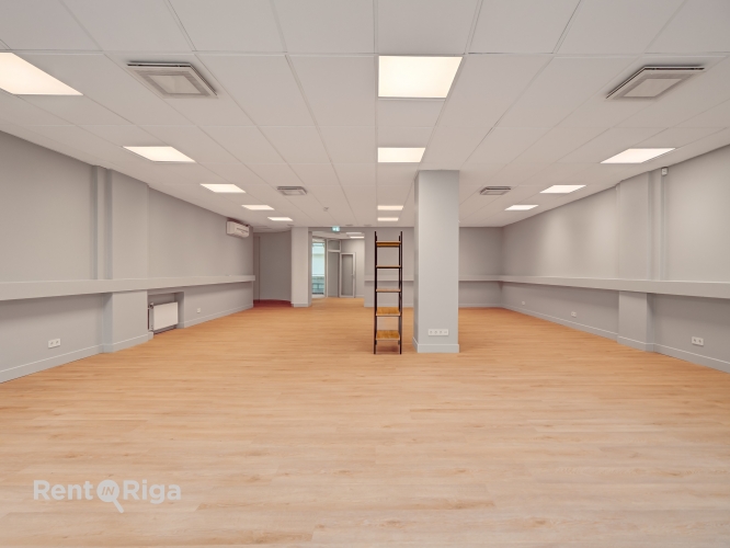 Объявление. Office premises in a well-maintained office building at Meierovica Boulevard 16, just a one-minute Цена: 1010 EUR/мес. Foto #4