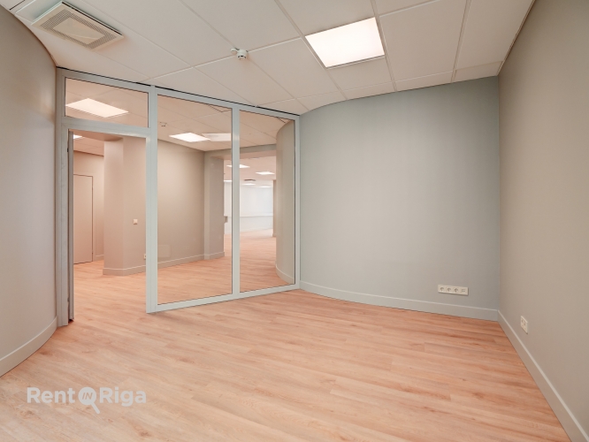 Объявление. Office premises in a well-maintained office building at Meierovica Boulevard 16, just a one-minute Цена: 1010 EUR/мес. Foto #6