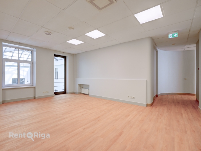 Объявление. Office premises in a well-maintained office building at Meierovica Boulevard 16, just a one-minute Цена: 1010 EUR/мес. Foto #8