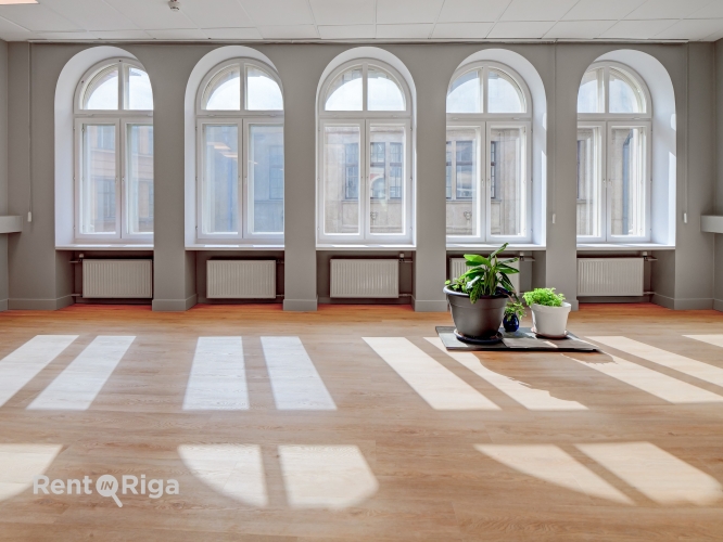 Объявление. Office premises in a well-maintained office building at Meierovica Boulevard 16, just a one-minute Цена: 1010 EUR/мес. Foto #3
