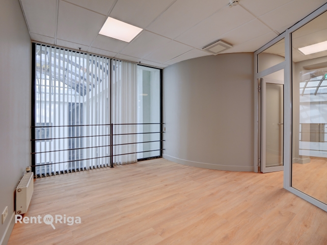 Объявление. Office premises in a well-maintained office building at Meierovica Boulevard 16, just a one-minute Цена: 1010 EUR/мес. Foto #5