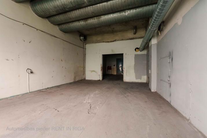 Объявление. Heated production or warehouse premises on the 2nd floor.  3 or 4 separate adjacent rooms are Цена: 680 EUR/мес. Foto #1