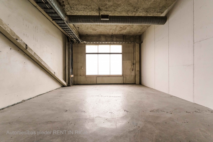 Объявление. Heated production or warehouse premises on the 2nd floor.  3 or 4 separate adjacent rooms are Цена: 680 EUR/мес. Foto #3