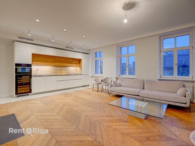 Sludinājumi. \'Elizabetes Rezidence\', viena no spilgtākajām Rīgas arhitektūras mantojuma pērlēm, celta 19. Cena: 2424 EUR/mēn Foto #3