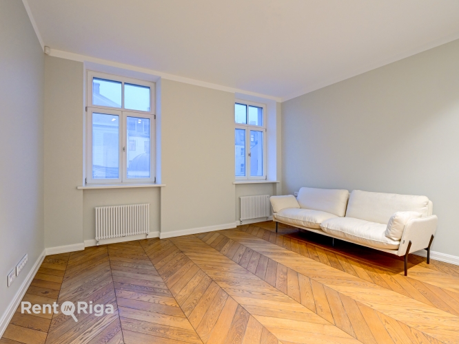 Sludinājumi. \'Elizabetes Rezidence\', viena no spilgtākajām Rīgas arhitektūras mantojuma pērlēm, celta 19. Cena: 2424 EUR/mēn Foto #7