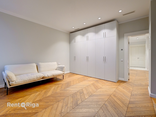 Sludinājumi. \'Elizabetes Rezidence\', viena no spilgtākajām Rīgas arhitektūras mantojuma pērlēm, celta 19. Cena: 525000 EUR Foto #8