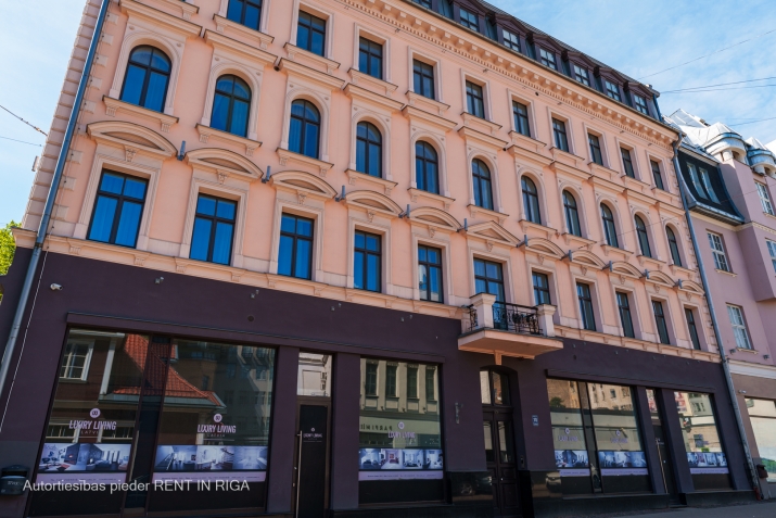 Sludinājumi. \'Elizabetes Rezidence\'- viena no spilgtākajām Rīgas arhitektūras mantojuma pērlēm, celta 19. Cena: 305000 EUR Foto #2