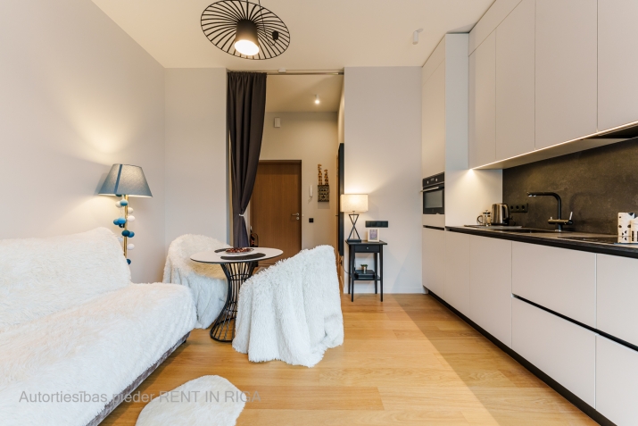 Sludinājumi. Stilīgs un mūsdienīgs dzīvoklis Rīgas centrā  Stabu iela 2A.  Šis dzīvoklis piedāvā aizraujošu Cena: 600 EUR/mēn Foto #5