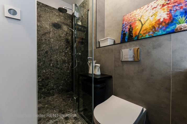 Sludinājumi. Stilīgs un mūsdienīgs dzīvoklis Rīgas centrā  Stabu iela 2A.  Šis dzīvoklis piedāvā aizraujošu Cena: 600 EUR/mēn Foto #9