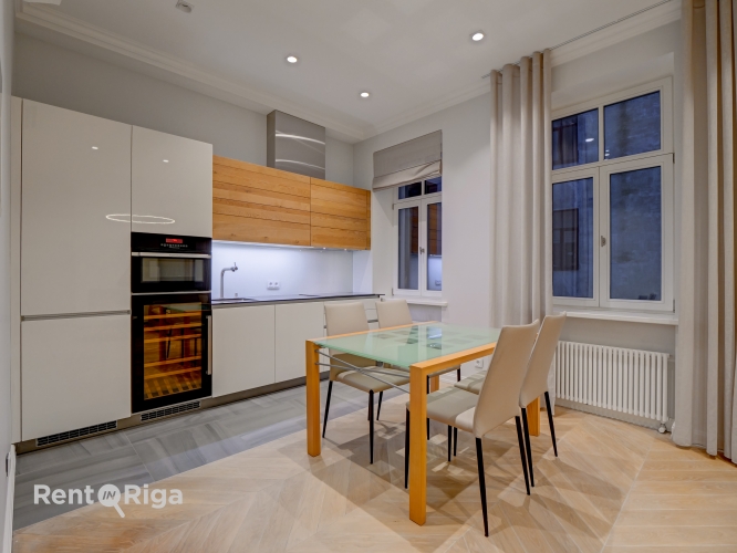 Sludinājumi. \'Elizabetes Rezidence\'- viena no spilgtākajām Rīgas arhitektūras mantojuma pērlēm, celta 19. Cena: 295000 EUR Foto #6