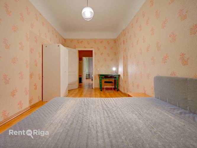 Sludinājumi. Tiek izīrēts gaišs un plašs četru istabu dzīvoklis pašā Rīgas centrā !  Dzīvoklis atrodas lieliskā Cena: 750 EUR/mēn Foto #6