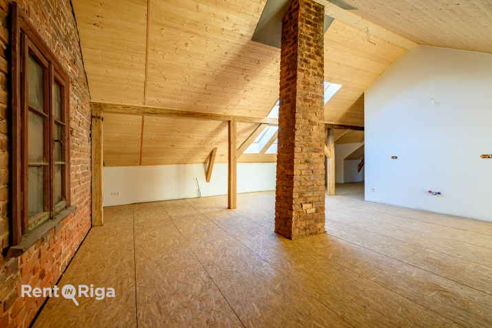 Sludinājumi. Piedāvājumā plašs mansarda dzīvoklis Vecliepājas sirdī ar perspektīvu plānojumu!  Plānojums: - Cena: 86000 EUR Foto #6