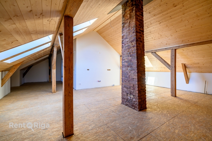 Sludinājumi. Piedāvājumā plašs mansarda dzīvoklis Vecliepājas sirdī ar perspektīvu plānojumu!  Plānojums: - Cena: 86000 EUR Foto #8