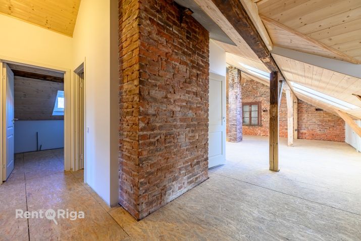 Sludinājumi. Piedāvājumā plašs mansarda dzīvoklis Vecliepājas sirdī ar perspektīvu plānojumu!  Plānojums: - Cena: 86000 EUR Foto #9