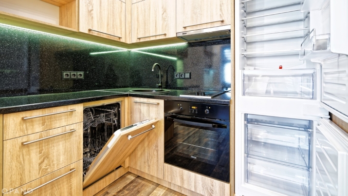 Sludinājumi. Izīrēšanai tiek piedāvāts kluss, gaišs un ļoti patīkams dzīvoklis renovētā pirmskara ēkā ar liftu, Cena: 465 EUR/mēn Foto #5