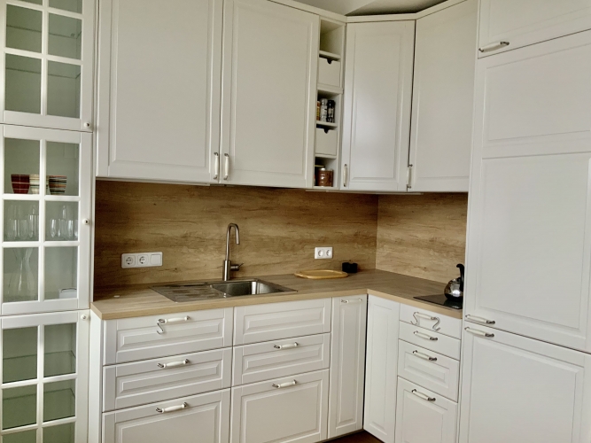 Sludinājumi. Ekskluzīvs 2-istabu dzīvoklis Bibliotēkas nama ēkā.  Gaišs dzīvoklis ar balkonu un izcilu skatu uz Cena: 900 EUR/mēn Foto #4