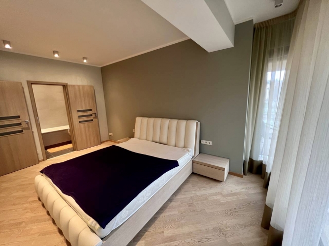 Sludinājumi. Pārdod elegantu 2-istabu dzīvokli ar plašu terasi jūras tuvumā, Saulkrastos  Tiek piedāvāts moderns Cena: 125000 EUR Foto #8