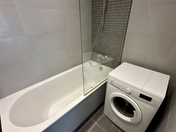 Sludinājumi. Pārdod elegantu 2-istabu dzīvokli ar plašu terasi jūras tuvumā, Saulkrastos  Tiek piedāvāts moderns Cena: 125000 EUR Foto #9