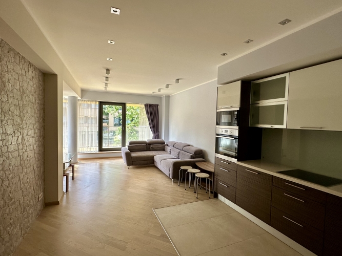 Sludinājumi. Pārdod elegantu 2-istabu dzīvokli ar plašu terasi jūras tuvumā, Saulkrastos  Tiek piedāvāts moderns Cena: 125000 EUR Foto #5