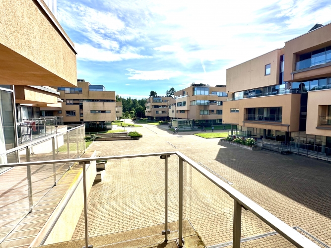 Sludinājumi. Pārdod elegantu 2-istabu dzīvokli ar plašu terasi jūras tuvumā, Saulkrastos  Tiek piedāvāts moderns Cena: 125000 EUR Foto #4