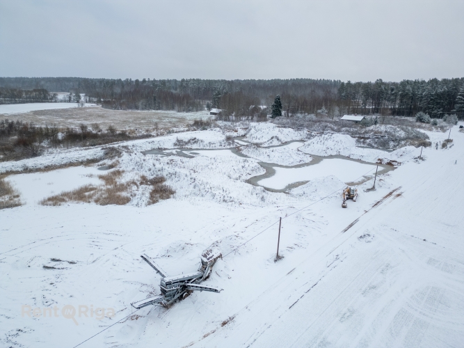 Sludinājumi. Tiek pārdots investīciju objekts  zemes īpašums ar aktīvu karjeru un darbojošos biznesu.  Cena: 555000 EUR Foto #3