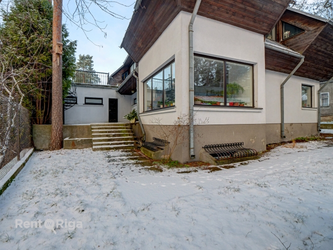 Объявление. Просторный частный дом в Берги, рядом с озером Югла!   Недвижимость состоит из земельного участка Цена: 300000 EUR Foto #3