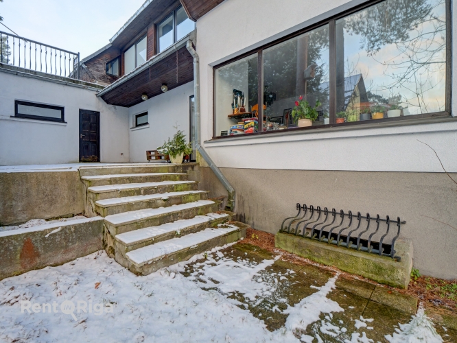 Объявление. Просторный частный дом в Берги, рядом с озером Югла!   Недвижимость состоит из земельного участка Цена: 300000 EUR Foto #5