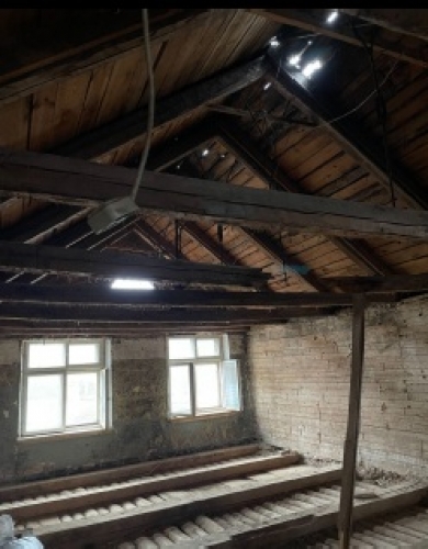 Sludinājumi. Trīsstāvu rekonstruējama māja Cēsu vecpilsētā.  Būvniecības gads: 1880. Ķieģeļu sienas, koka Cena: 136000 EUR Foto #8