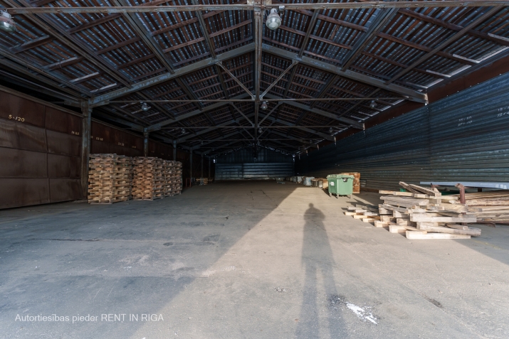 Sludinājumi. Noliktava Nr.20 industriālā teritorijā Braslas ielā 24.  Metāla angārs ar vienu lielu telpu 32 x 18 Cena: 852 EUR/mēn Foto #3