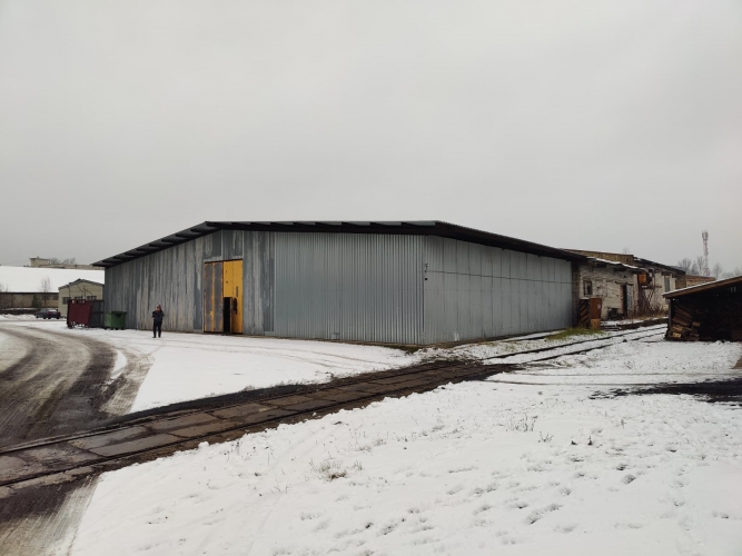 Объявление. Metal hangar with columns.  Level concrete floor. Inside the hangar there is a 37 sq.m brick Цена: 1250 EUR/мес. Foto #1