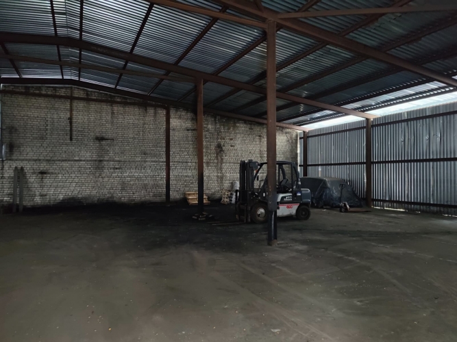 Объявление. Metal hangar with columns.  Level concrete floor. Inside the hangar there is a 37 sq.m brick Цена: 1250 EUR/мес. Foto #4