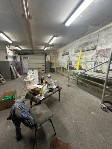 Sludinājumi. Auto servisa telpa ar iebrauktuvi/paceļamajiem vārtiem Ganību dambī.  Ierīkots telferis. Griestu Cena: 312 EUR/mēn Foto #2