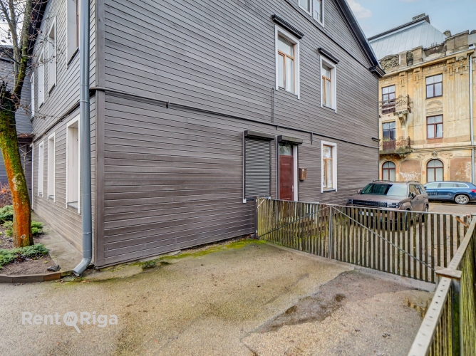 Объявление. Реновированное двухэтажное деревянное здание в Агенскалнсе.  Общая площадь здания  617 м. Полезная Цена: 720000 EUR Foto #5