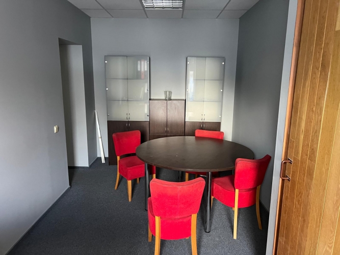 Sludinājumi. Birojs Ziepniekkalnā pie Vienības gatves.  + 2. stāvs divstāvu ēkā. + Divi kabineti. Wc Cena: 210 EUR/mēn Foto #3