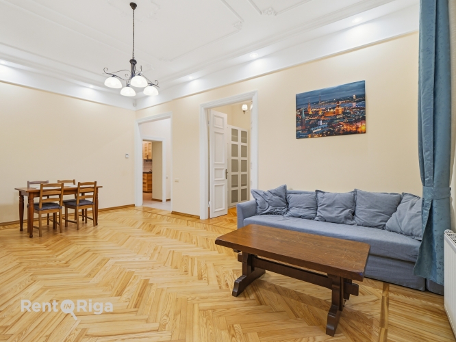 Sludinājumi. Skaists 3 istabu dzīvoklis renovētā pirmskara ēkā prestižajā Alberta ielā, Rīgas Klusajā centrā.  Cena: 330000 EUR Foto #2