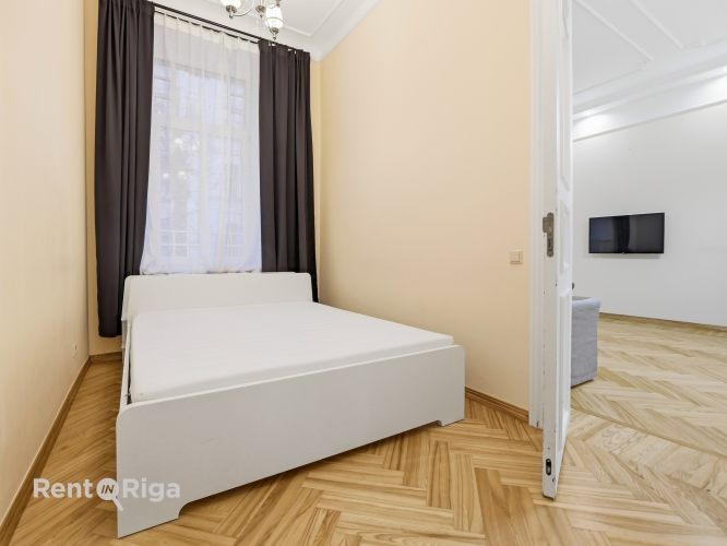 Sludinājumi. Skaists 3 istabu dzīvoklis renovētā pirmskara ēkā prestižajā Alberta ielā, Rīgas Klusajā centrā.  Cena: 330000 EUR Foto #4