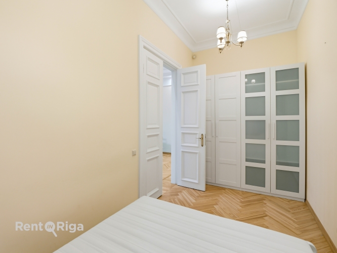 Sludinājumi. Skaists 3 istabu dzīvoklis renovētā pirmskara ēkā prestižajā Alberta ielā, Rīgas Klusajā centrā.  Cena: 330000 EUR Foto #5