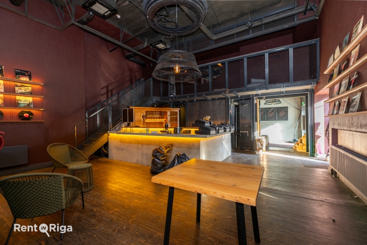 Объявление. Bijušās kluba Nemiers telpas ar iekšējo balkonu un terasi.  Telpas sastāv no vienas lielas zāles. Цена: 820 EUR/мес. Foto #4