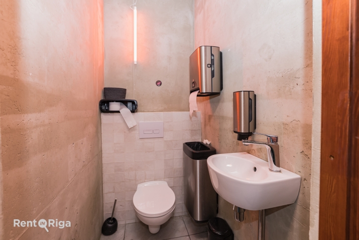 Объявление. Premises suitable for a club or office with a terrace.  Previously, the Soda club was located in Цена: 1980 EUR/мес. Foto #9