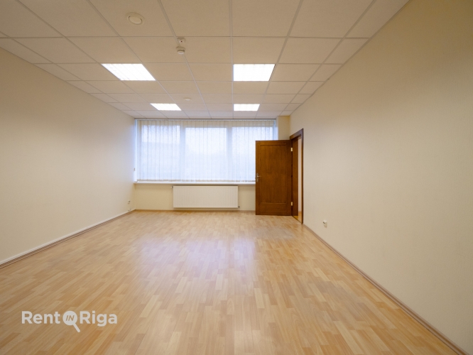 Sludinājumi. Iznomā biroja telpas Latgales ielā 250  Tiek iznomātas plašas un funkcionālas biroja telpas 109 m Cena: 654 EUR/mēn Foto #3