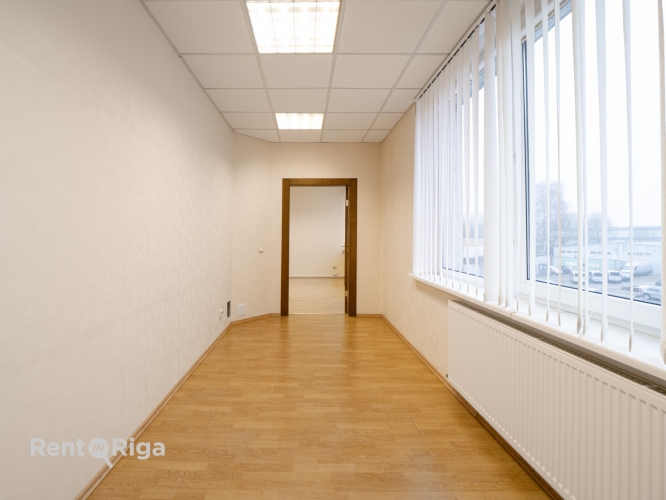 Sludinājumi. Iznomā biroja telpas Latgales ielā 250  Tiek iznomātas plašas un funkcionālas biroja telpas 109 m Cena: 654 EUR/mēn Foto #5