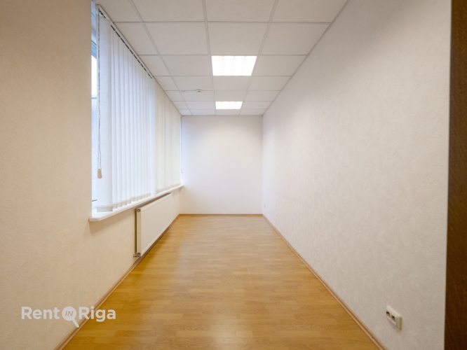 Sludinājumi. Iznomā biroja telpas Latgales ielā 250  Tiek iznomātas plašas un funkcionālas biroja telpas 109 m Cena: 654 EUR/mēn Foto #7